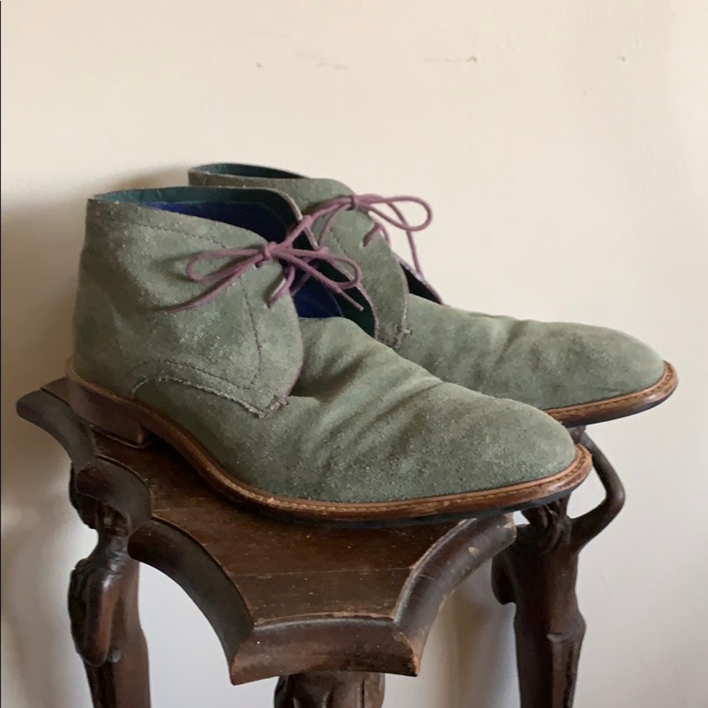 ted baker linnus chukka boots in dark Greek suede